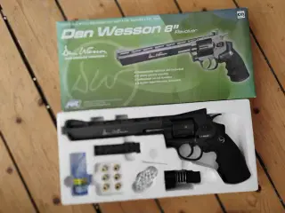 dan wesson  8 med våben kasse og 5 co2 patroner