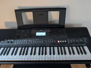 Yamaha PSR-E463 keyboard