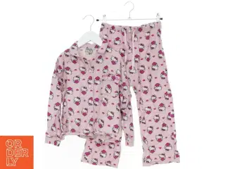 Hello Kitty pyjamas fra Sanrio (str. 122)