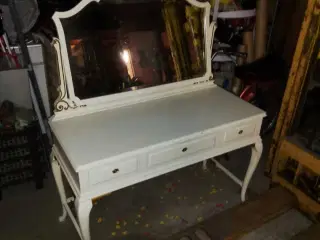 Unikt sminkebord (antikt?) skal ses