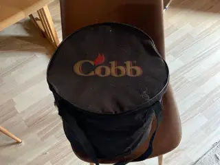 CobbGrill. Bliver ikke varm på ydersiden. 