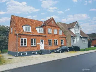 2 sammenhængende ejendomme sælges samlet