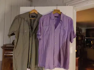 2 kortærmede skjorter