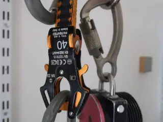 Div. sikringsgrej, stropper, faldblokke m.v.