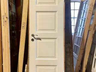 Smal, højrehængt fyldningsdør m. karm