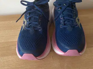 Løbesko Mærke SAUCONY STR 42 brugt få gange 