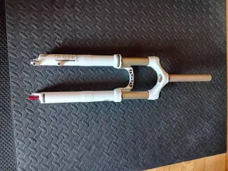 Rockshox Reba Sl dual air.