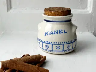 Kanelkrukke, Aksini Stentøj