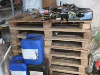 Diverse træ samt paller