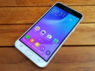 Sort Samsung Galaxy J3 incl. høretlf.