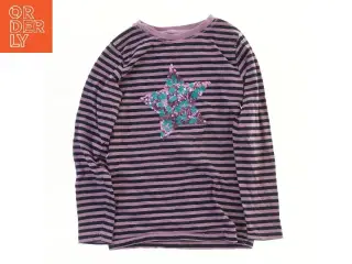 Langærmet stribet bluse med stjerneapplikation fra Friends (str. 122)