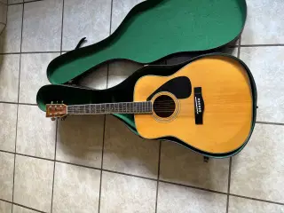 Yamaha western guitar med kasse