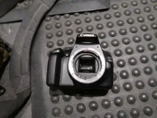 Spejlreflekskamera CANON EOS 1100D med taske