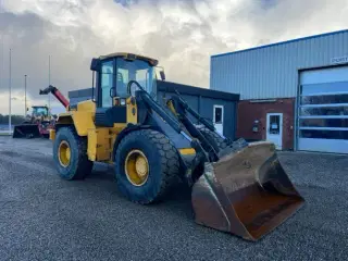 JCB 426 - Gummiged / Nye dæk og skovl 