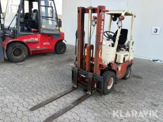 Truck Nissan F01A15U