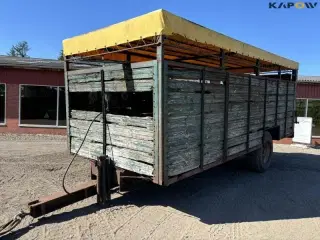 - - - Kreaturvogn