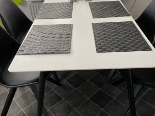 Spisebord 120 x80) + 4 stole
