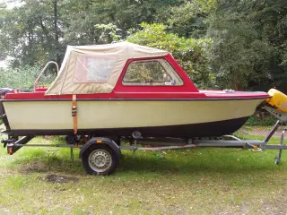 Motorbåd med trailer