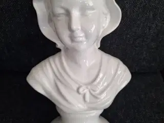 Kvindefigur i porcelæn 