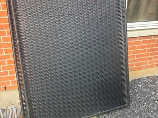 Sort polyrattan hegn