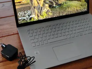 Asus Vivobook 17"