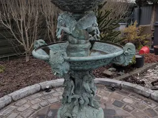 Bronze Springvand. Højde 196 cm