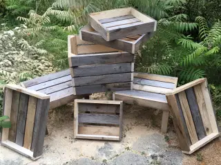 Bord af genbrugstræ fyr - sidebord