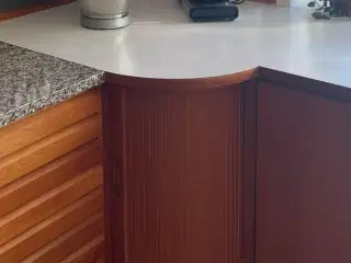 Uno form hjørneskabe