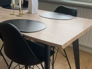 Spisebord i aluminium (trældom)
