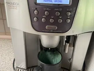 Kaffemaskine  Delonghi Magnaca