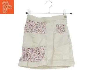 Beige nederdel med blomsterprint fra H&M (str. 122)