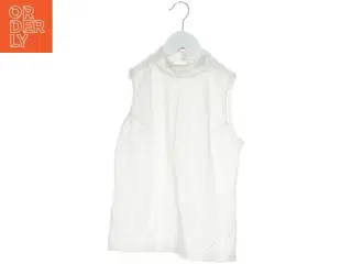 Hvid blondebluse uden ærmer fra Groovy (str. 164)