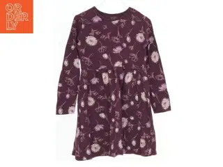 Langærmet blomsterkjole fra VRS (str. 122)