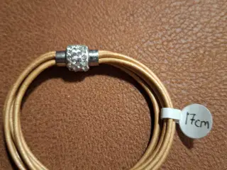 Brunt læderarmbånd med magnetlås 