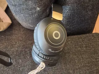 On ear hovedtelefon