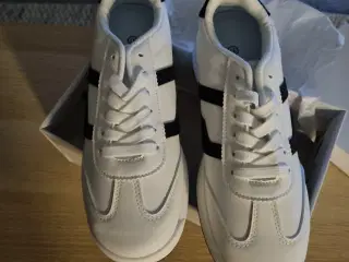 Amalie Sneakers hvide med sort  str 37