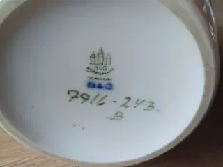 B & G vase med mælkebøtte