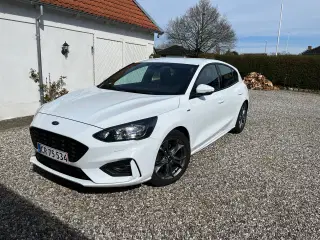 2020 Ford Focus ST-Line
