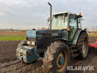 Traktor Ford 8340