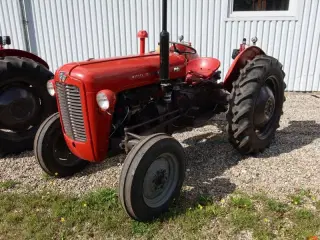 VETERAN TRAKTOR,