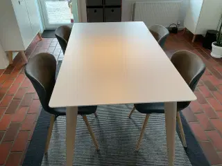 Spisebord med 4 stole