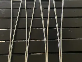 Bordben til ellipsebord, af Piet Hein 