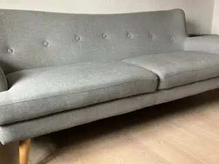 Pæn lysegrå sofa fra røgfrit hjem