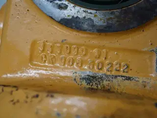 Case 621D Cylinder 87405374