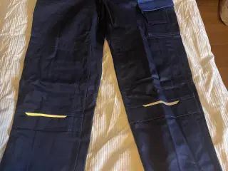 Ubrugt arbejdstøj sælges