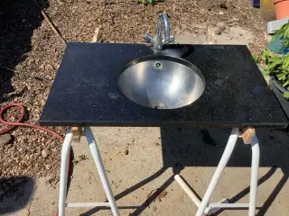 Granit bordplade med stålvask