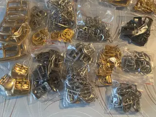 1 lot spænder til skindarbejde m.m.