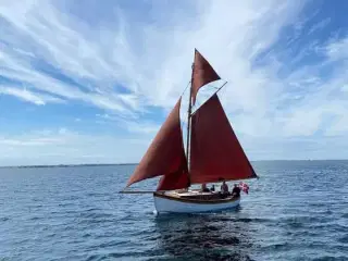 Klinkbygget sejlbåd