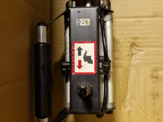 Monteringshoved automatisk til dækmaskine 
