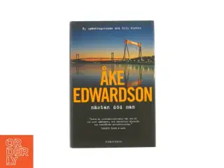 Nästan död man af Åke Edwardson (Bog)